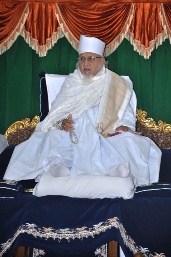 Huzoor-e-'Aali Saiyedna saheb (tus) on Takht-e-Taiyebi with Mazoon ud-Da'wat Saiyedi saheb (dm) during the Majlis-e-Husaini on 2nd Moharram